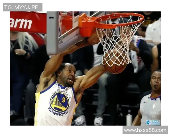 克鲁塞与戈伊亚的激烈对决揭示足球战术与团队合作的重要性